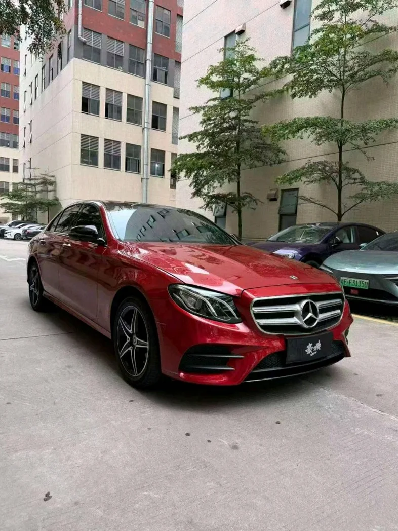 奔驰E 正面外观二