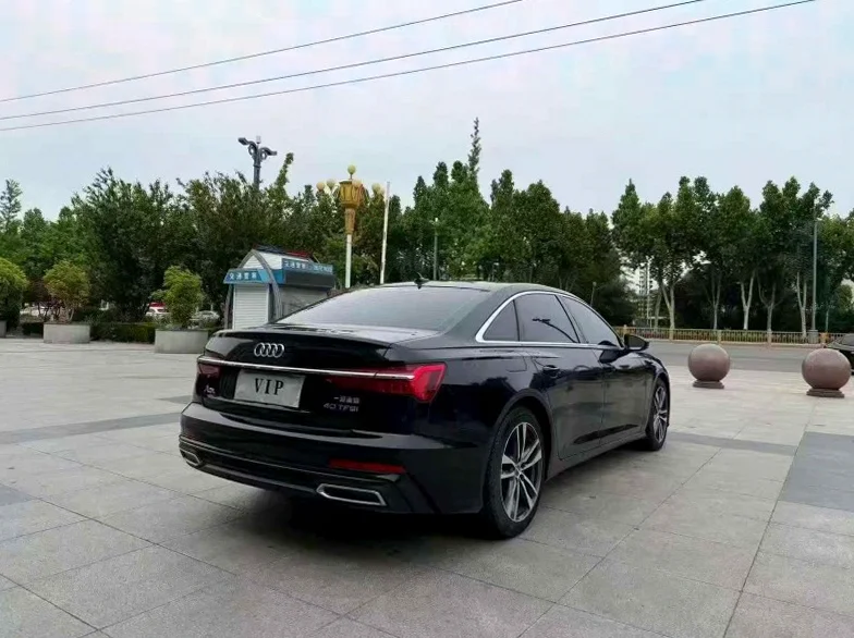 奥迪A6L 内饰后排