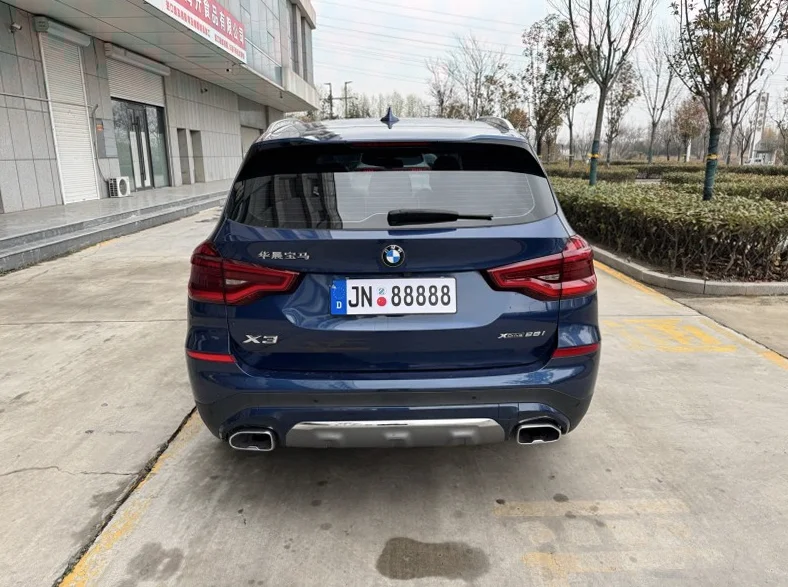 宝马X3 后面外观二