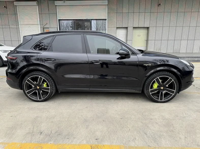 保时捷卡宴 后面外观一