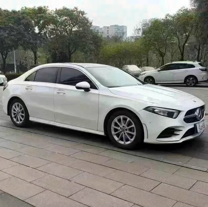 奔驰A 正面外观二