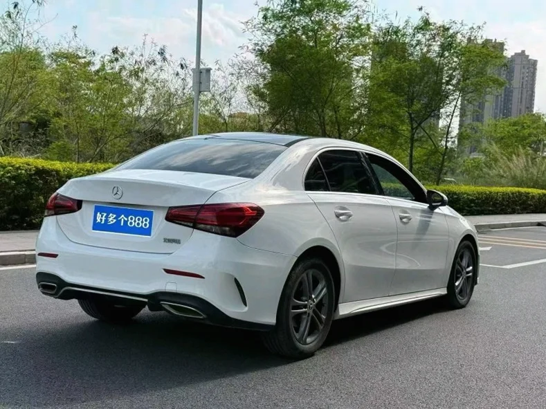 奔驰A 后面外观二