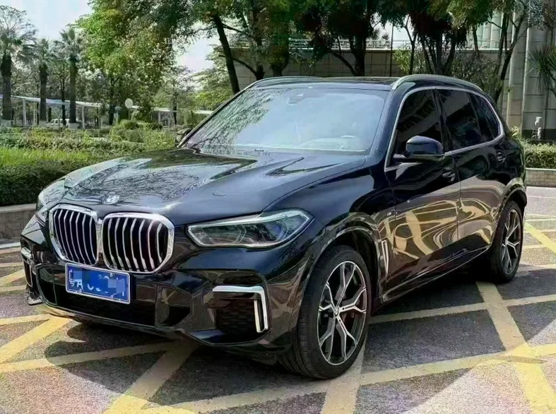 宝马X5 正面外观三