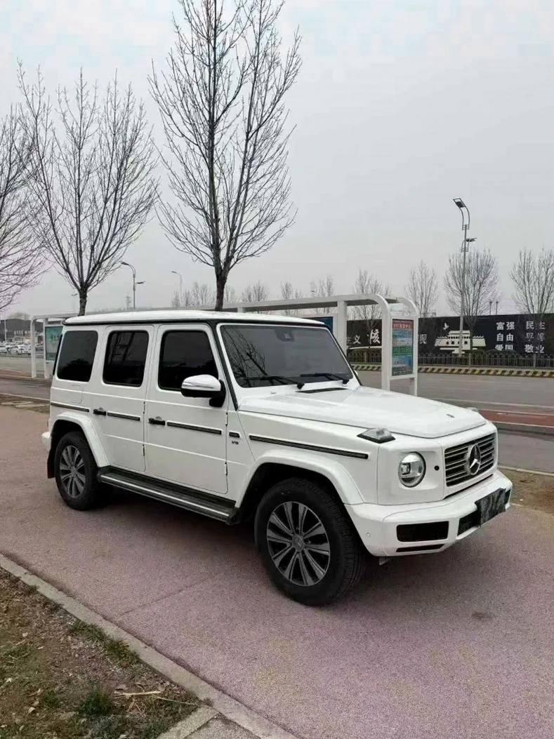 奔驰G 正面外观二
