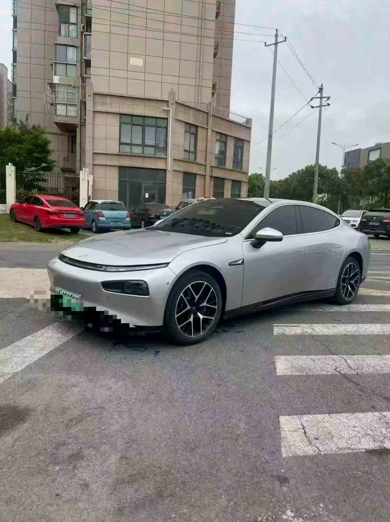 小鹏汽车p7 正面外观二