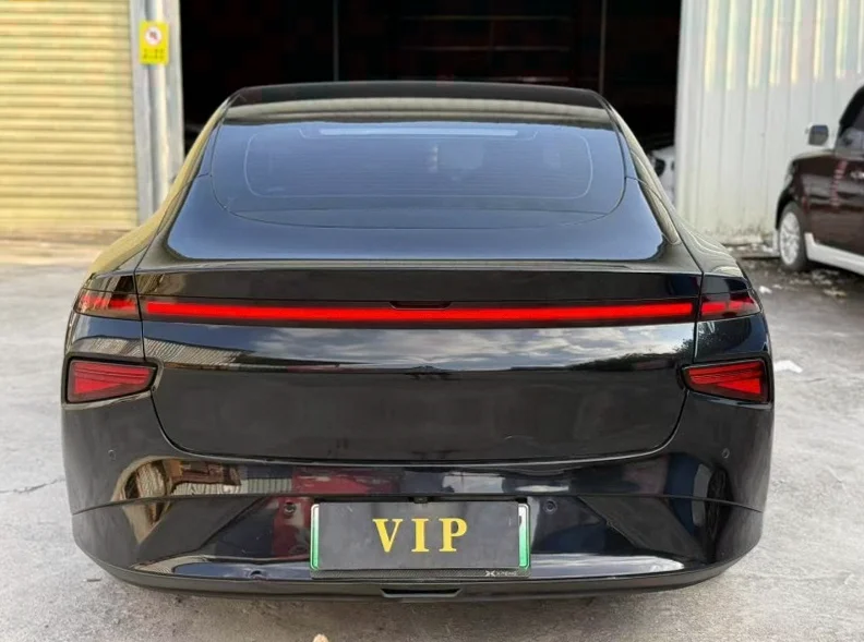 小鹏汽车p7 正面外观三