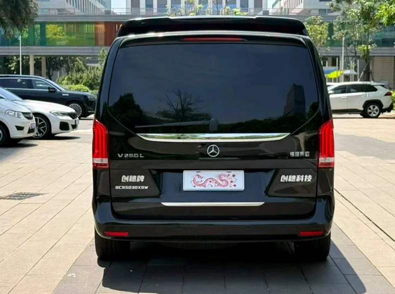 奔驰V 驾驶室