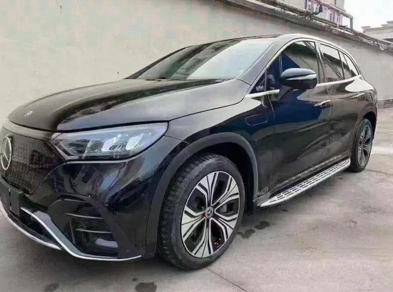 奔驰EQE 正面外观三