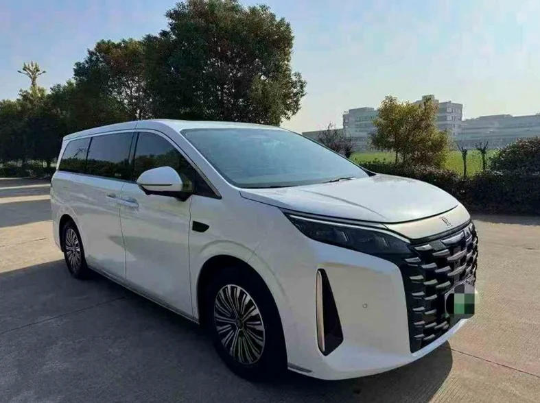 比亚迪夏 正面外观三