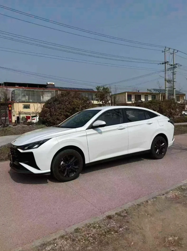 东风奕炫 正面外观三