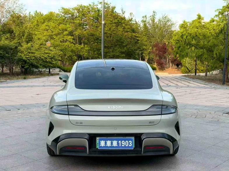小米SU7 后面外观三