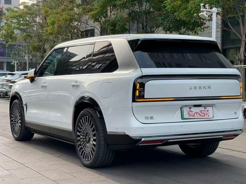 极氪汽车9X 内饰前排