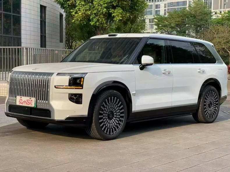 极氪汽车9X 正面外观三