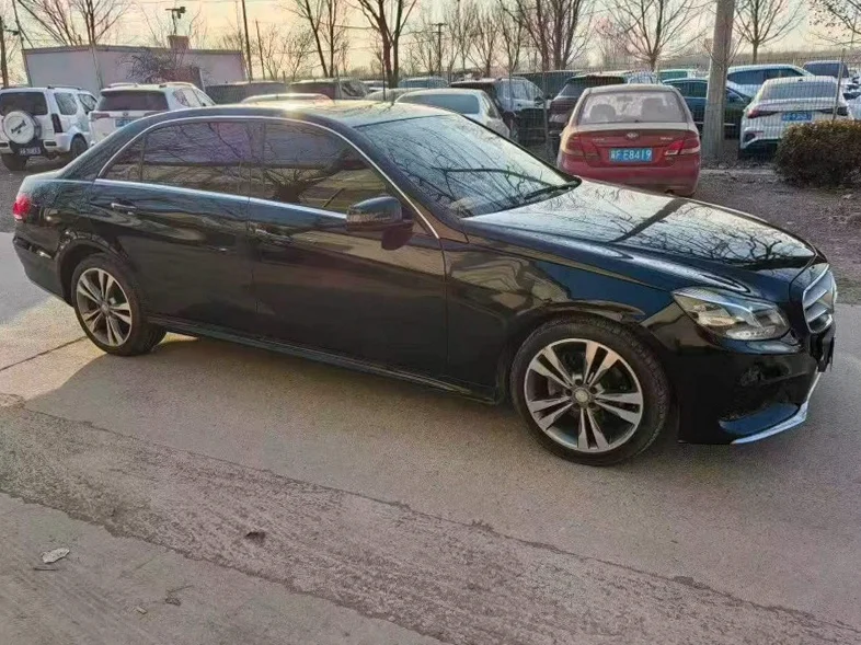 奔驰E 正面外观二