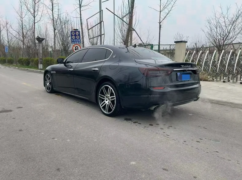 玛莎拉蒂总裁 后面外观一