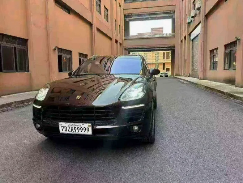保时捷Macan 正面外观三