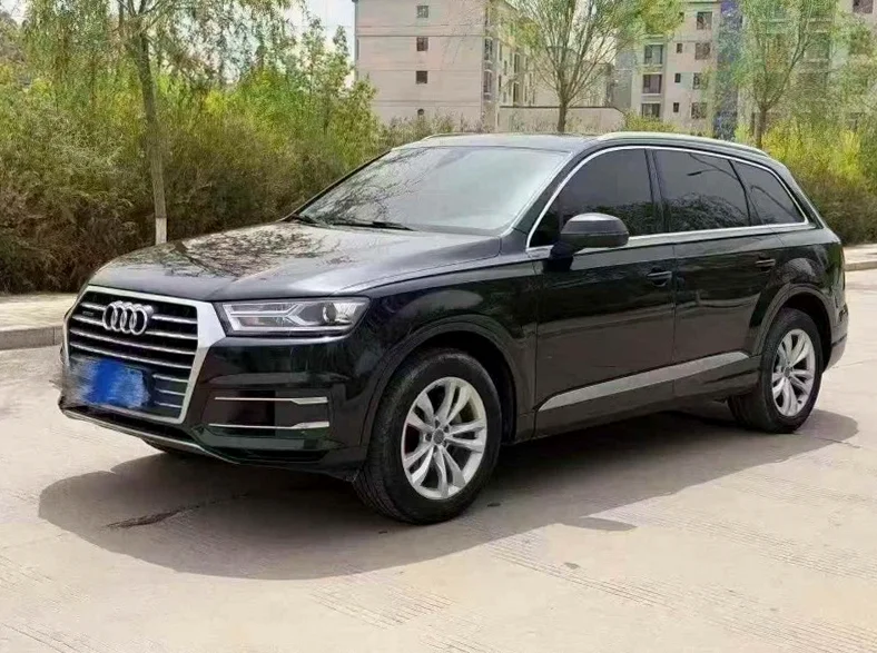奥迪Q7 正面外观三
