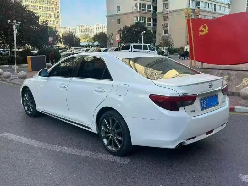 丰田锐志 后面外观二