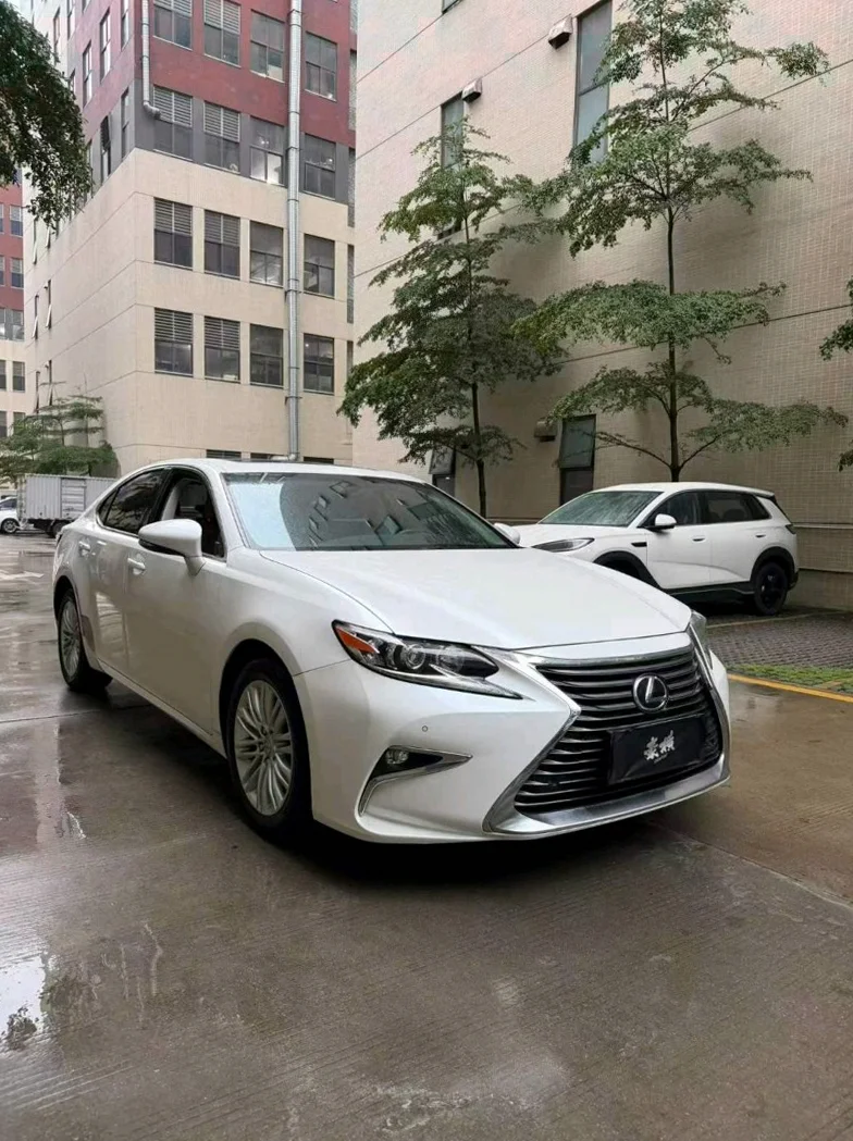 雷克萨斯ES 正面外观二