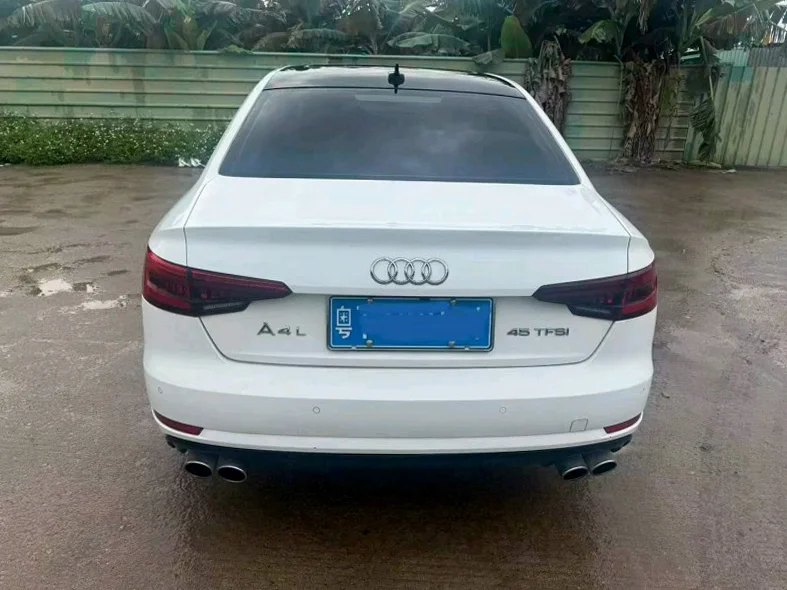奥迪A4L 后面外观一
