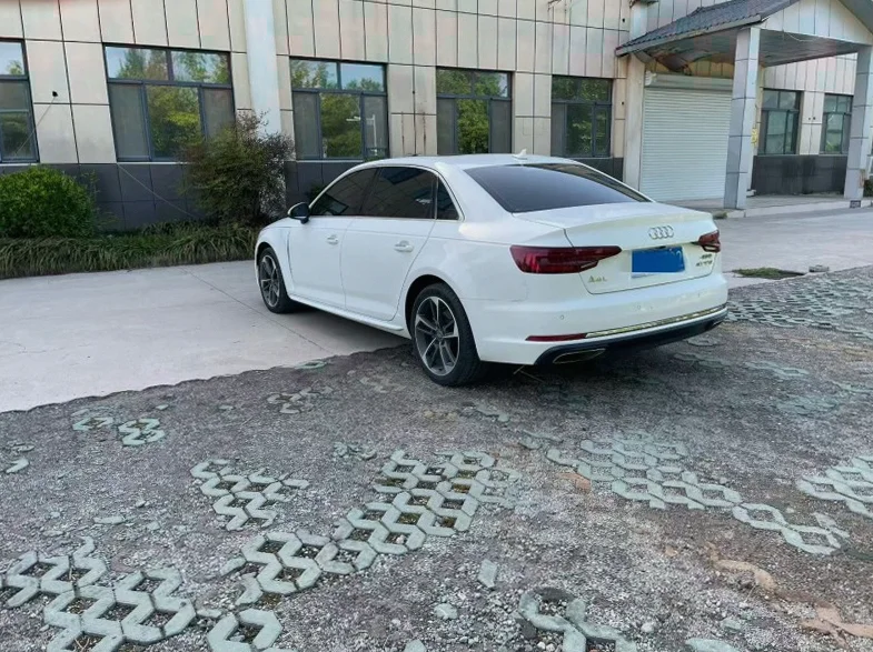 奥迪A4L 后面外观一