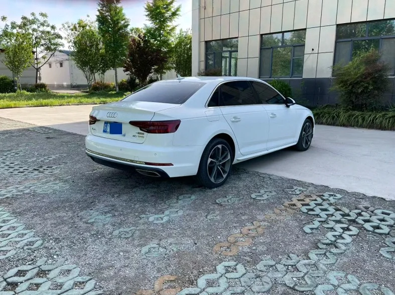 奥迪A4L 后面外观二