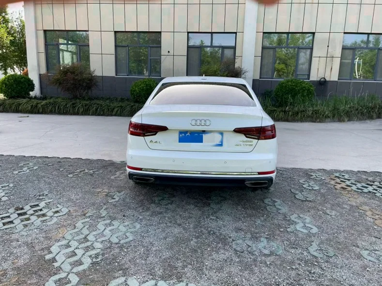 奥迪A4L 驾驶室