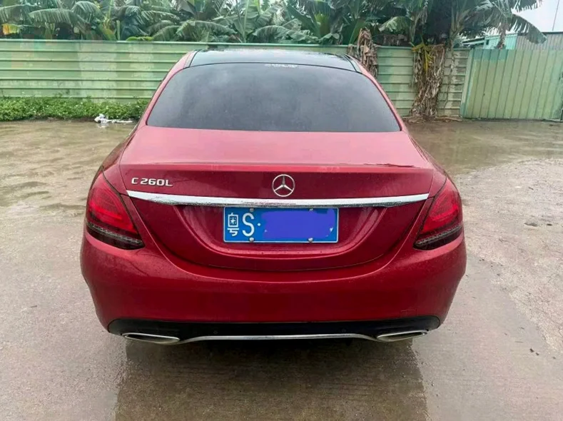 奔驰C 后面外观一
