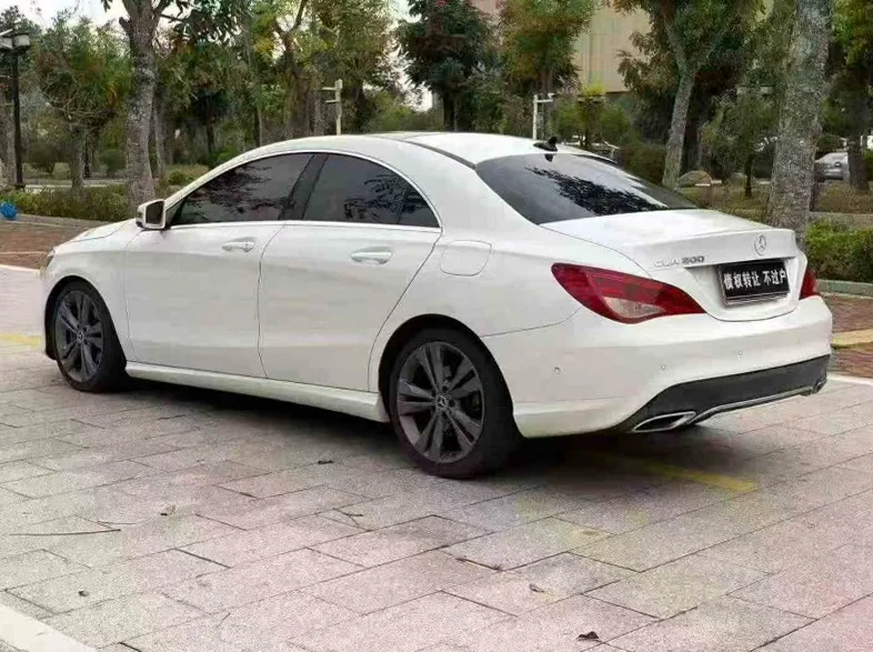 奔驰CLA 内饰后排