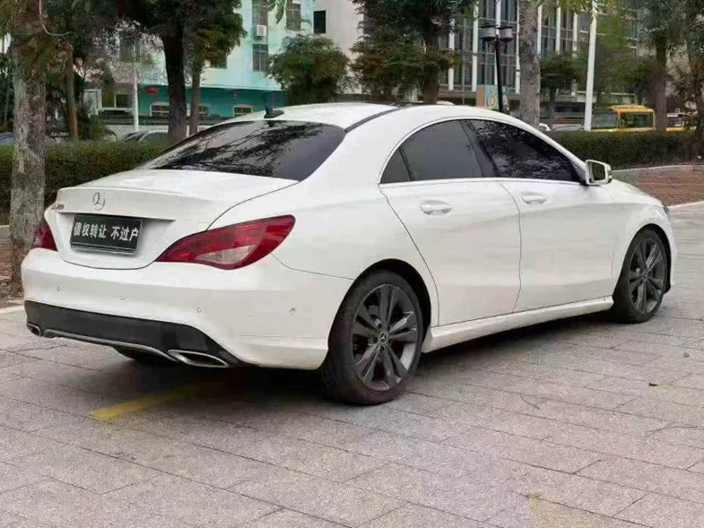奔驰CLA 内饰前排