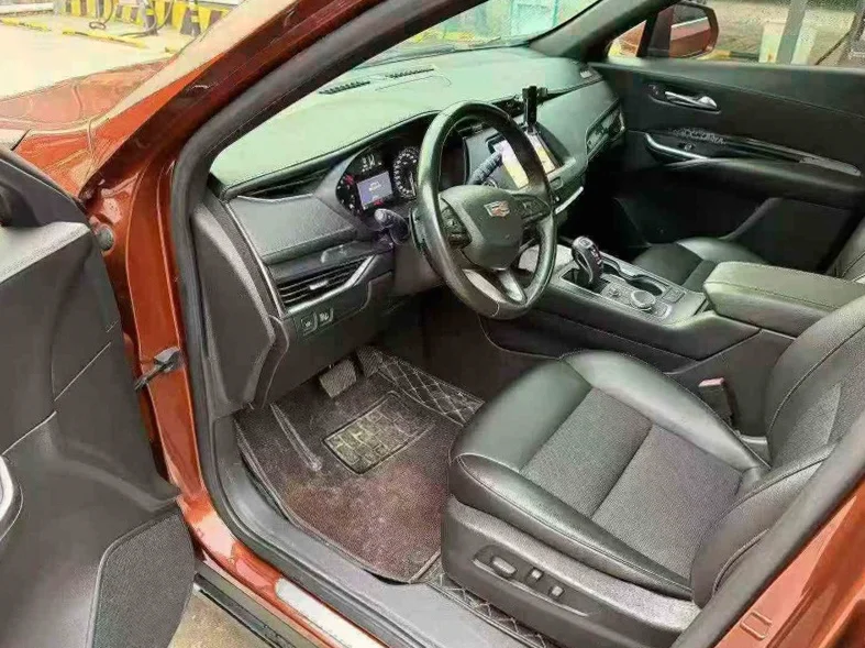 凯迪拉克XT4 内饰前排