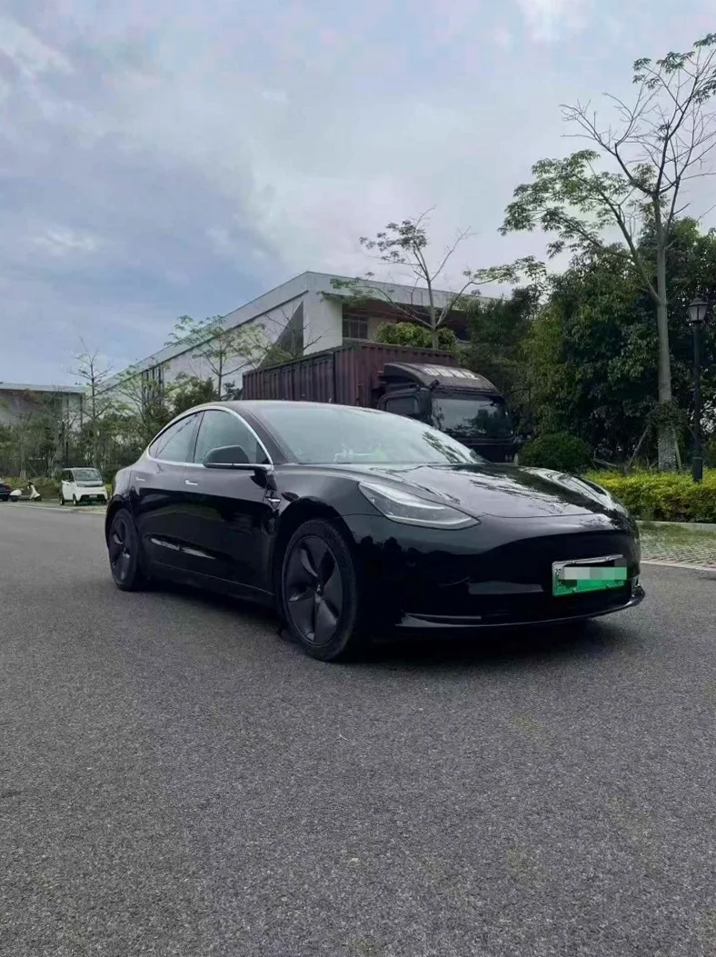 特斯拉MODEL 正面外观二