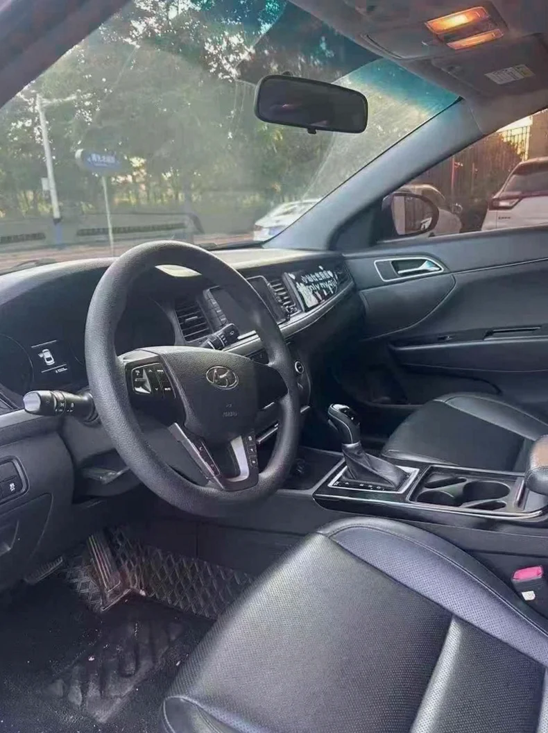 现代名图 后面外观一