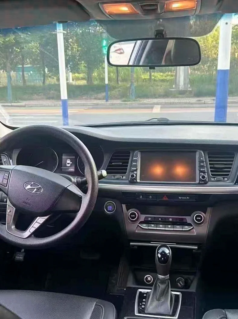 现代名图 后面外观二