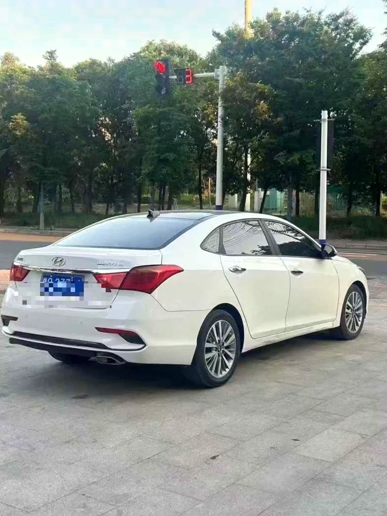 现代名图 驾驶室