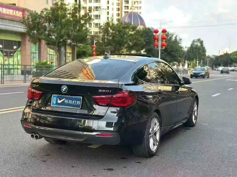 宝马3系 内饰后排