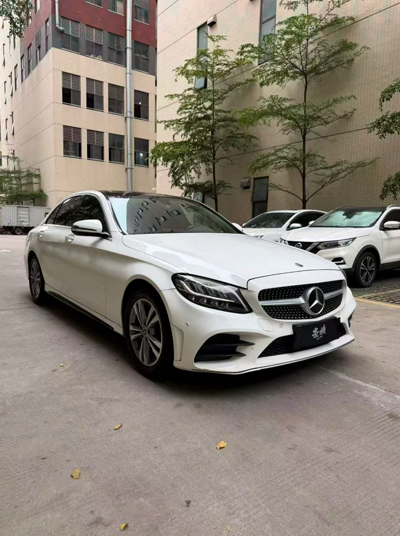 奔驰C 正面外观二