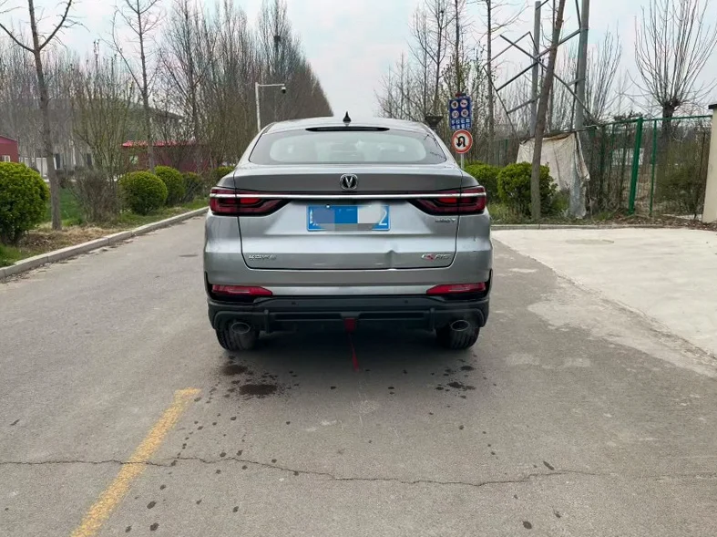 长安汽车CS85 驾驶室