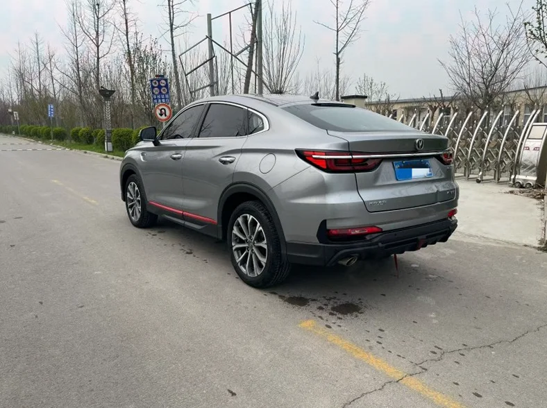 长安汽车CS85 后面外观一