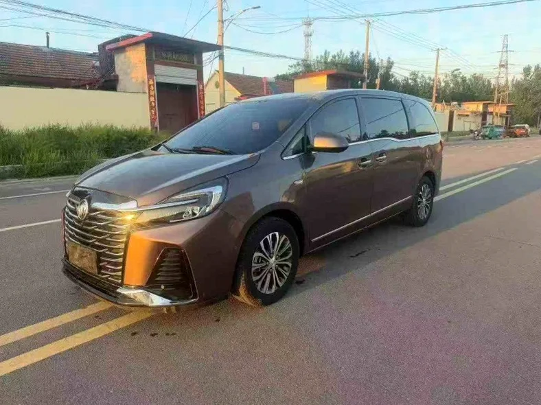 别克GL8 后面外观二