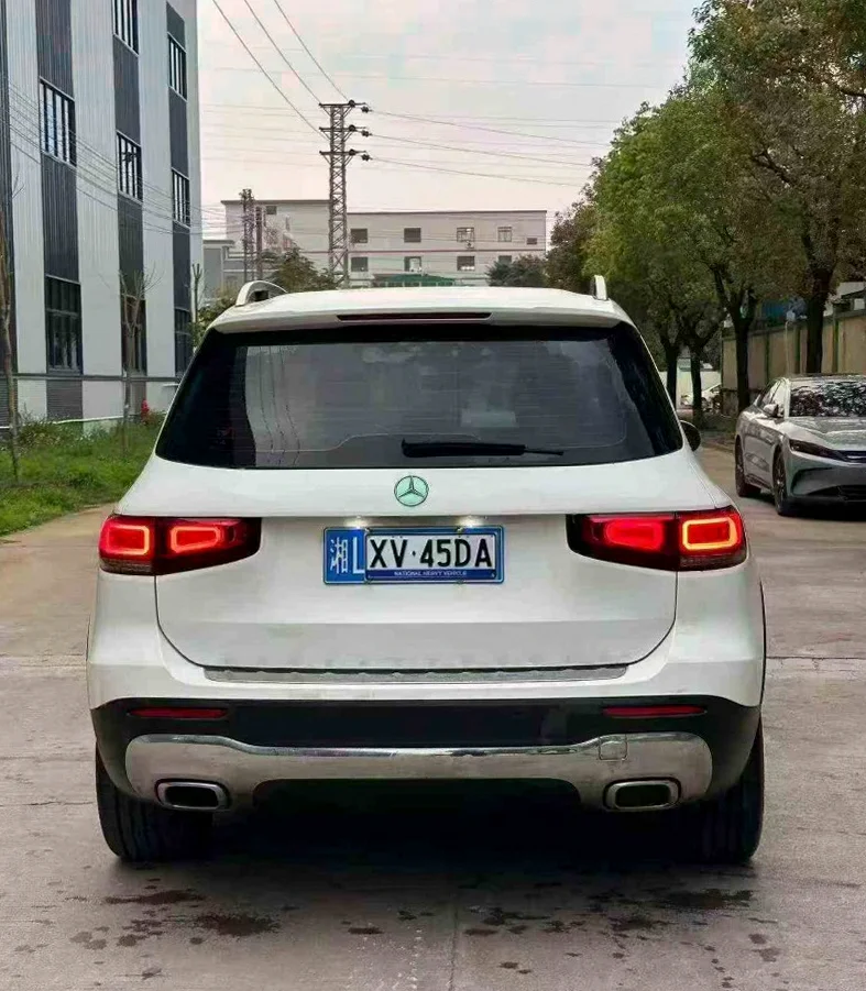 奔驰GLB 后面外观三