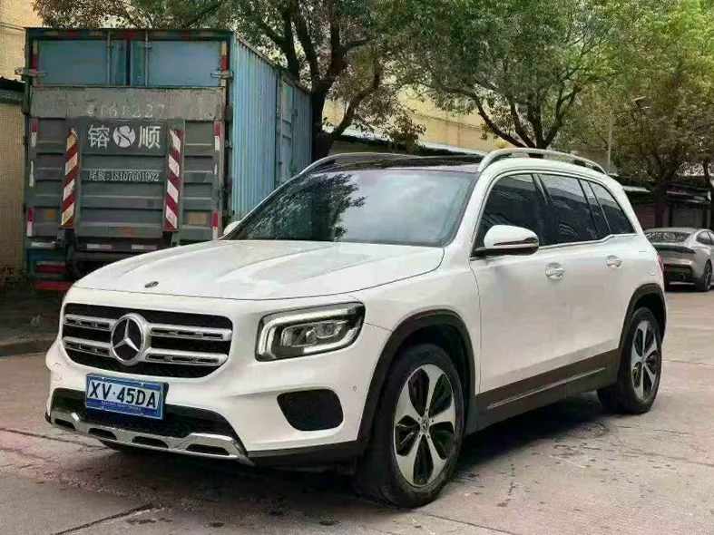 奔驰GLB 正面外观二