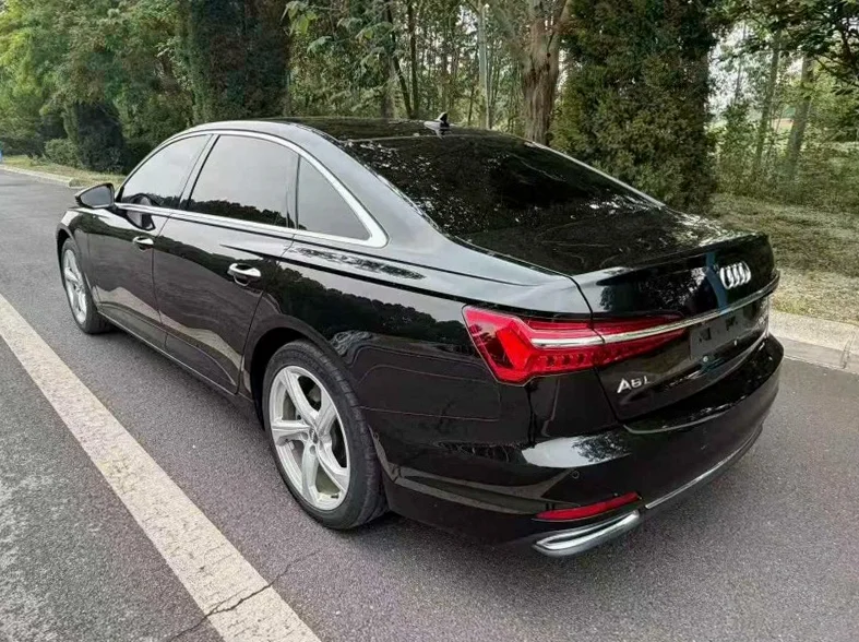 奥迪A6L 正面外观三