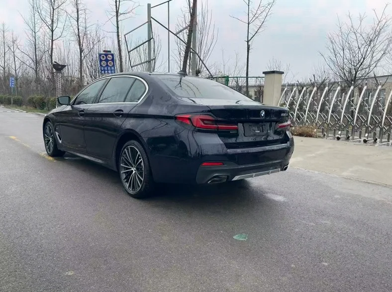 宝马5系 后面外观一