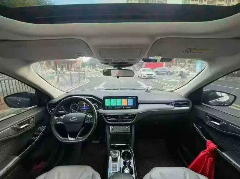 福特锐际 后面外观一