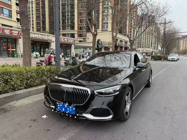 奔驰迈巴赫S级 正面外观三