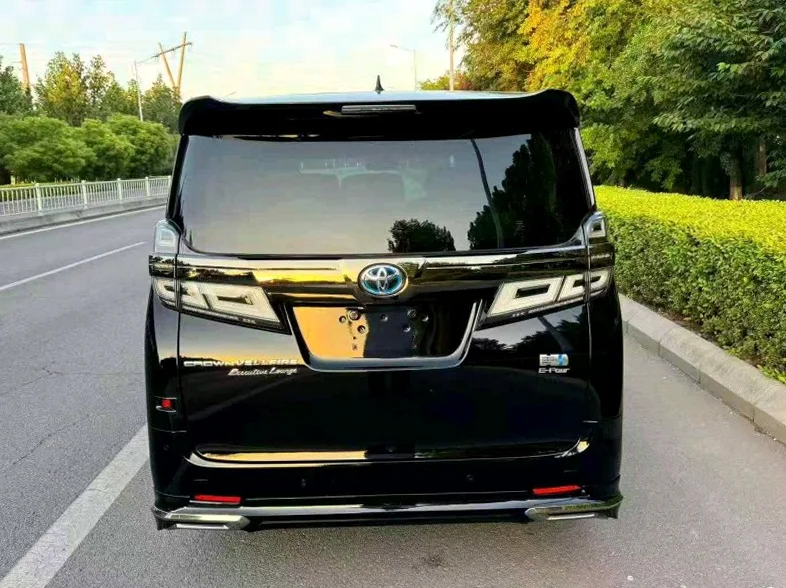 丰田皇冠 后面外观二