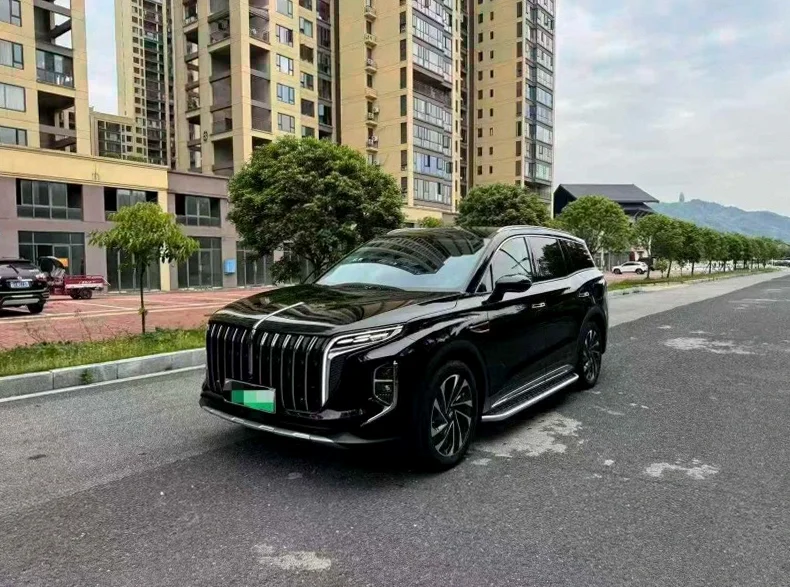 红旗HS7 正面外观三