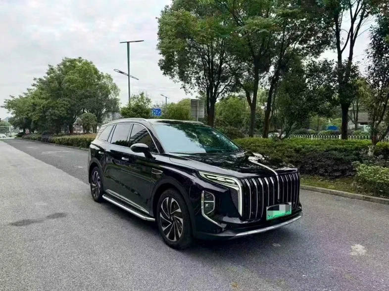 红旗HS7 正面外观二