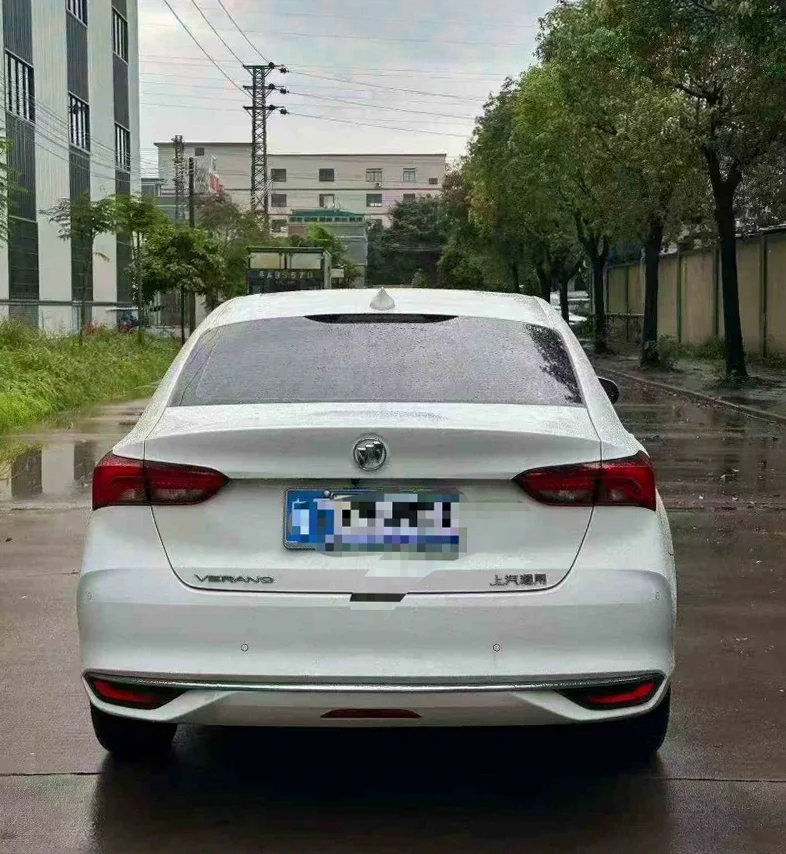 别克威朗 后面外观三